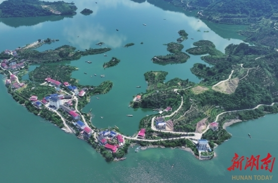 大湖新记丨告别水上养鱼，雪峰湖20万群众靠什么把日子过得比柑橘甜？