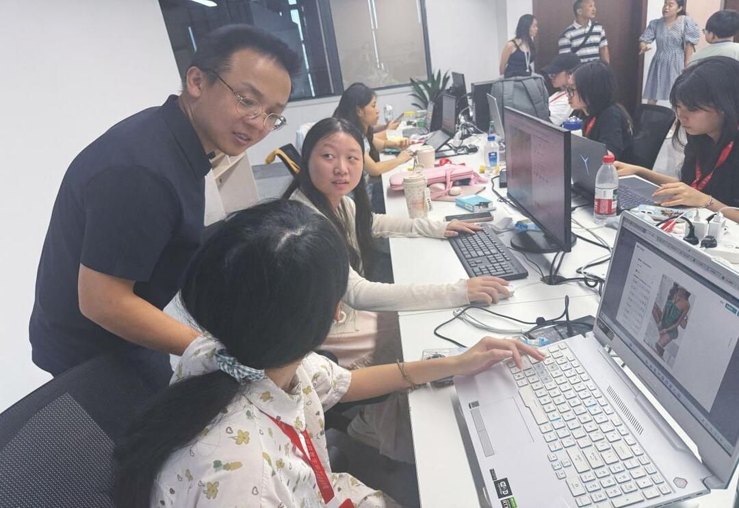長沙民政職院外語學(xué)院帶隊探訪“數(shù)字工坊” 共筑跨境電商實踐育人平臺