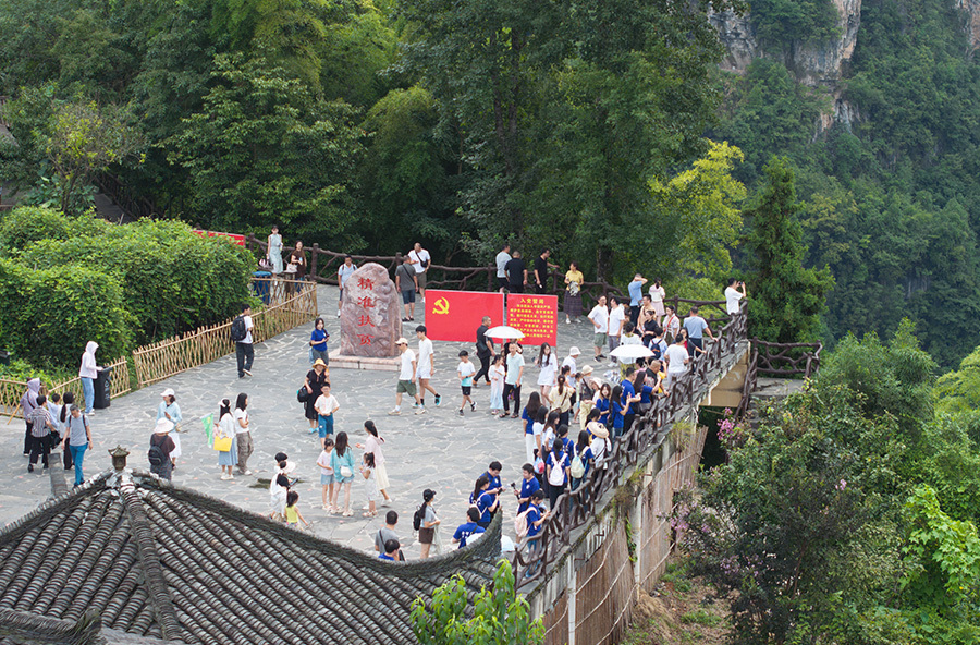 十八洞村迎來暑期旅游熱