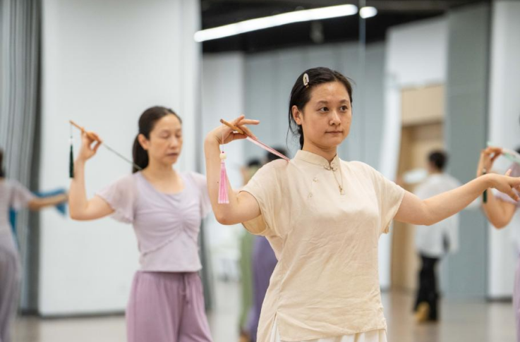 Chinese Adults Head Back to School at Sundown to Chase Passions