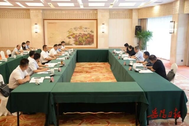 谢卫江与省发改委党组成员、省能源局局长汤吉鸿一行座谈