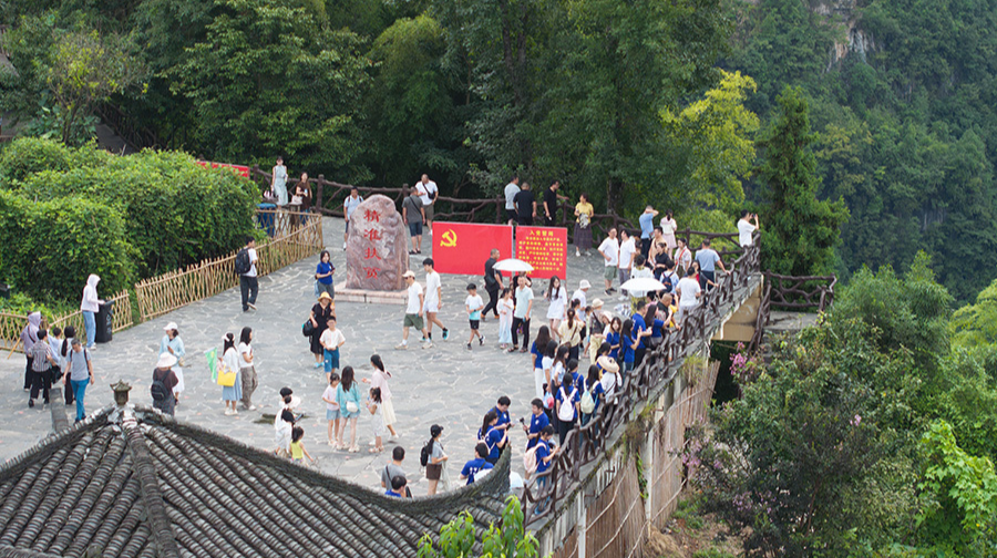 十八洞村迎来暑期旅游热