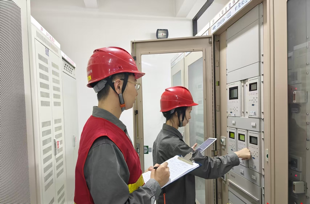 國網株洲供電公司：株洲電網開展二次設備“夏季體檢”