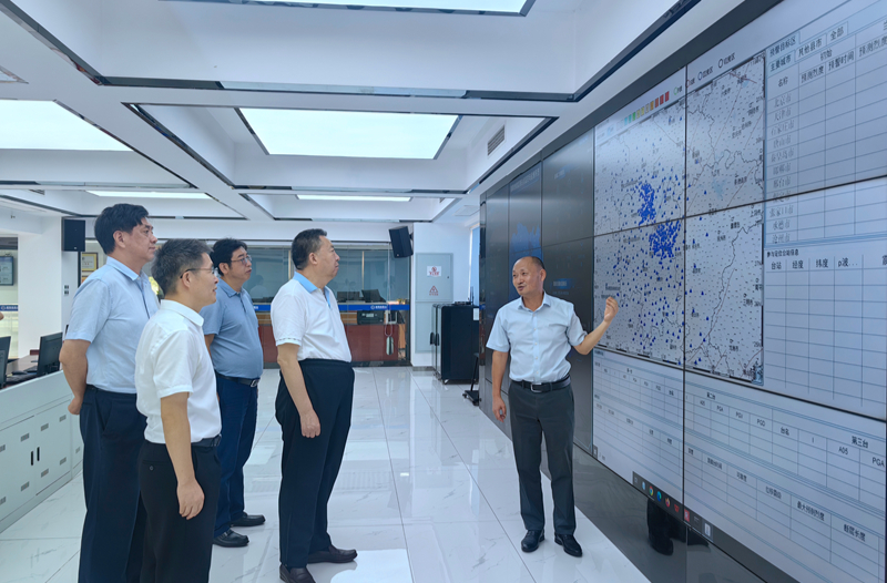 毛万春在长沙走访有关单位