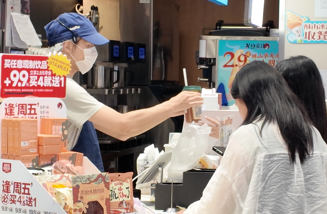 “奶茶经济”在小城升温：一杯饮品背后的消费升级