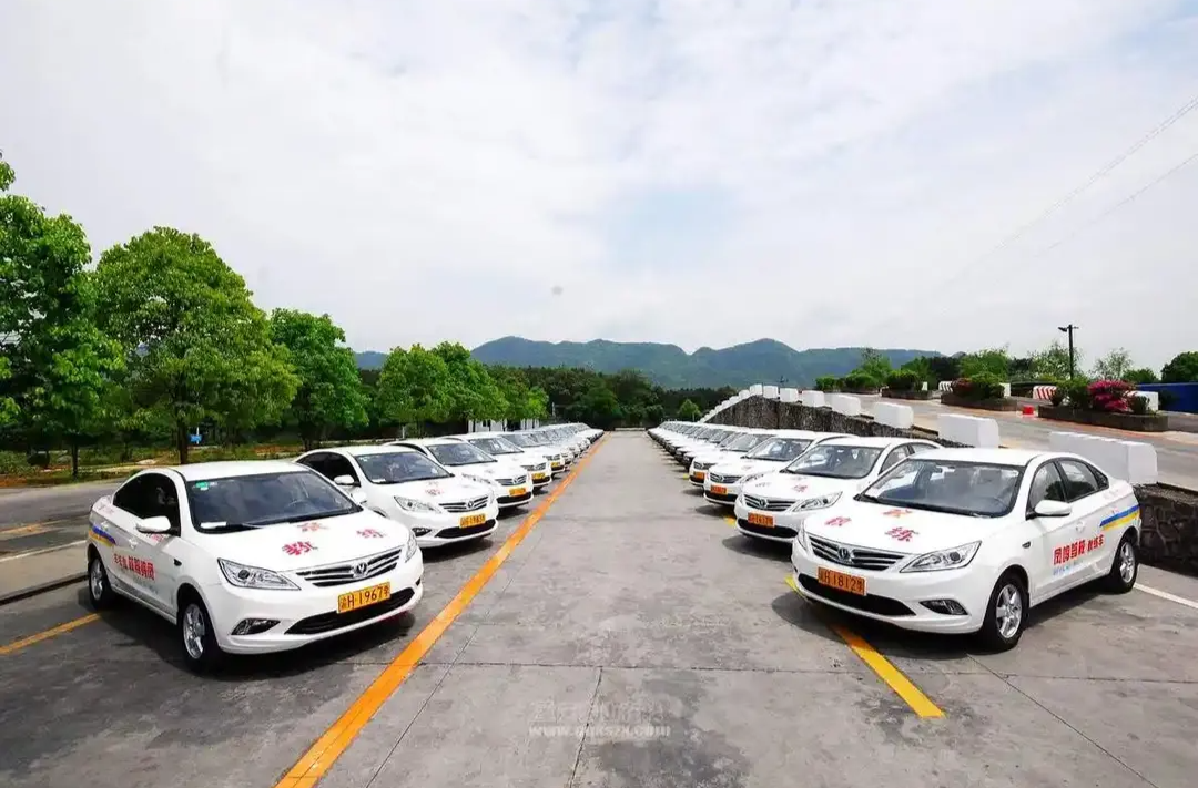 学员欲退费，驾校不同意怎么办