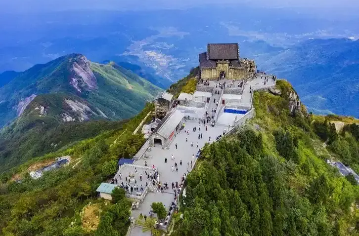 台风期间，南岳衡山中心景区暂停入园