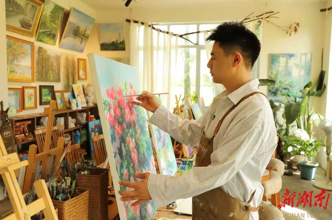 美育入乡，安沙小院变身“莫奈花园” 从都市美育到乡村画室，90后马林打造乡村艺术“乌托邦”