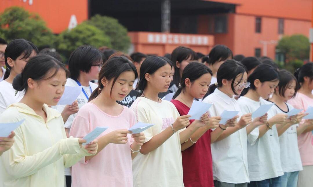長沙市融城理工中等職業(yè)學(xué)校舉辦“青春心向黨”主題集體朗誦比賽