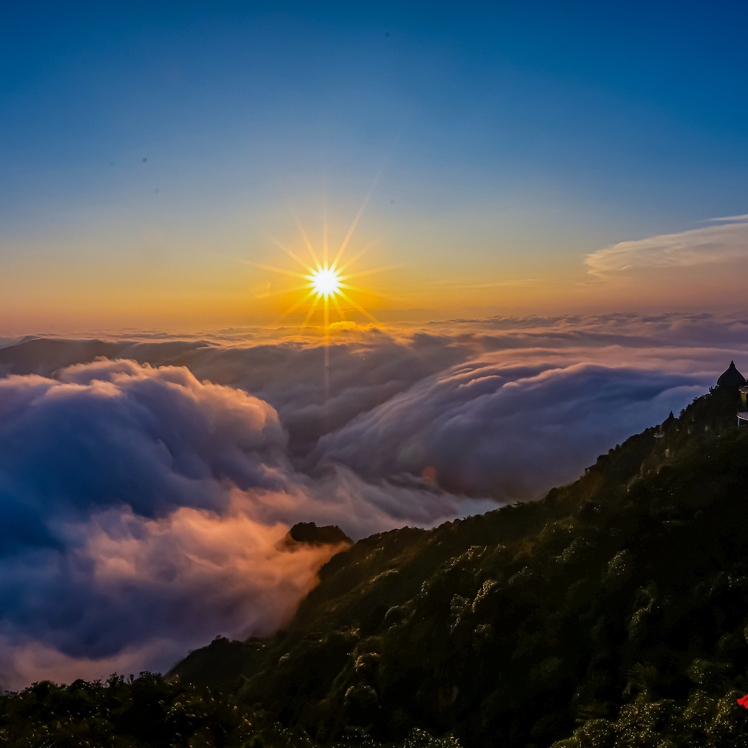 郴州避暑五座山·山山?jīng)鰶觫谪佚埳剑涸贫嗣鼐?心靈之約