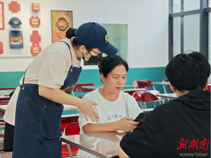 從攤主到店主，創(chuàng)業(yè)陪跑計劃托舉樓區(qū)青年創(chuàng)業(yè)夢