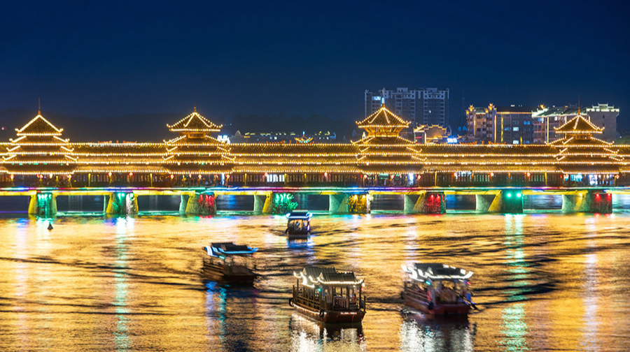 夜游芷江