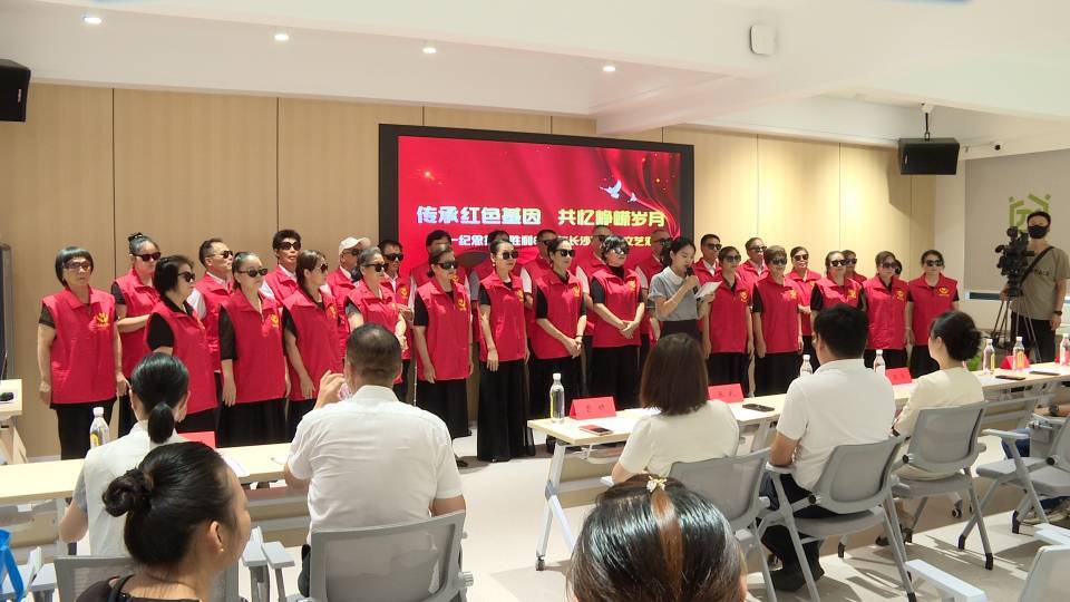 讲抗战故事、诵抗战诗词  残疾人阳光艺术团纪念抗日战争胜利80周年