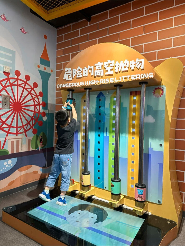 探秘科技館｜懸在城市之上的“隱形利刃”：揭秘高空拋物的致命科學(xué)