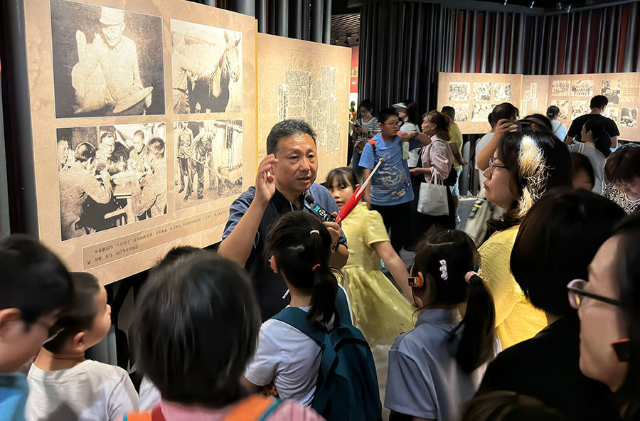 上海四行倉(cāng)庫(kù)抗戰(zhàn)紀(jì)念館迎來(lái)參觀熱潮