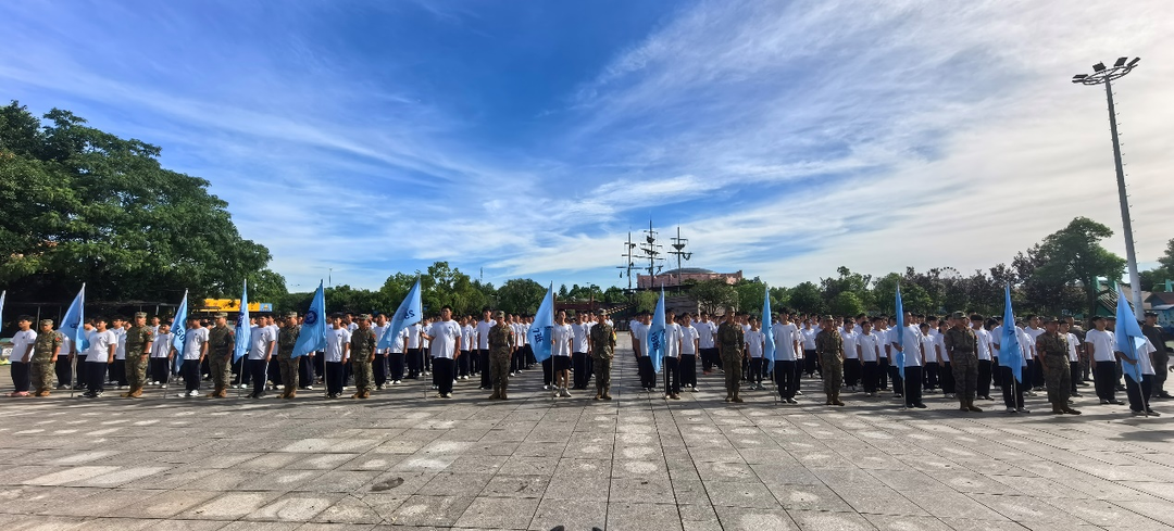 长沙市耀华高级中学2025级新高一军训结营仪式圆满落幕