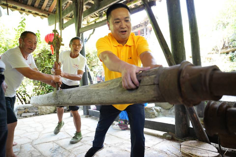 明亮的 “ 一線天 ”——記唐明亮和他的“一線天”品牌故事