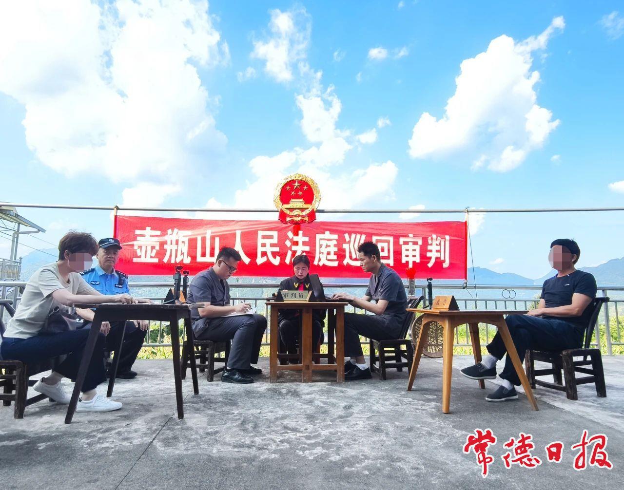 石門巡回審判進(jìn)深山 耐心調(diào)解化糾紛