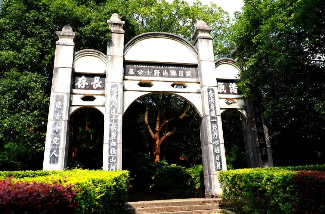 老照片里的抗战故事｜龙潭激战 生死28天