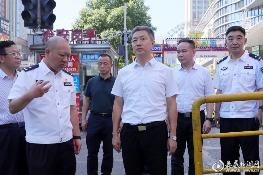 曾超群在娄底中心城区调研道路交通安全工作