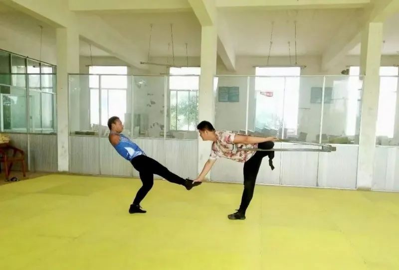 三十八年，從“特殊舞臺(tái)”到“文化實(shí)踐典范”：在掌聲中綻放的全國殘疾人藝術(shù)匯演