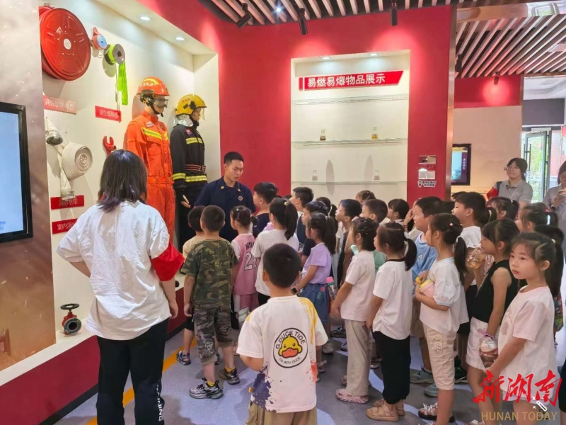 “打卡”消防站！这堂暑期安全体验课超“燃”