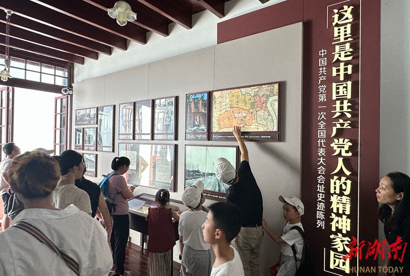 中共一大會(huì)址迎來(lái)參觀熱潮