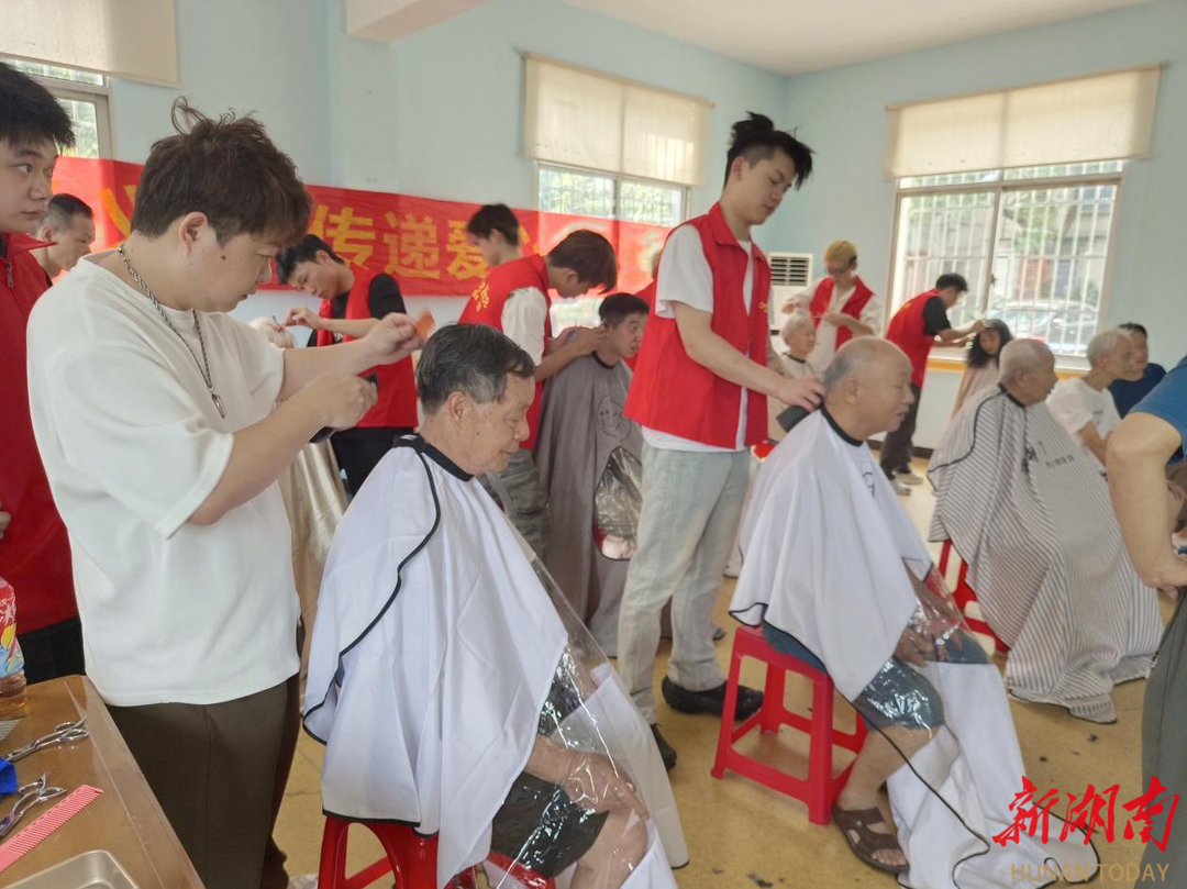 “金山話事人”激活基層治理新動能，湘華大姐“鄰”服務精準升級
