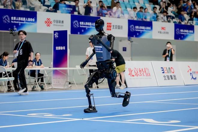 首屆人形機器人運動會“全自主”“百米飛人”何以誕生？