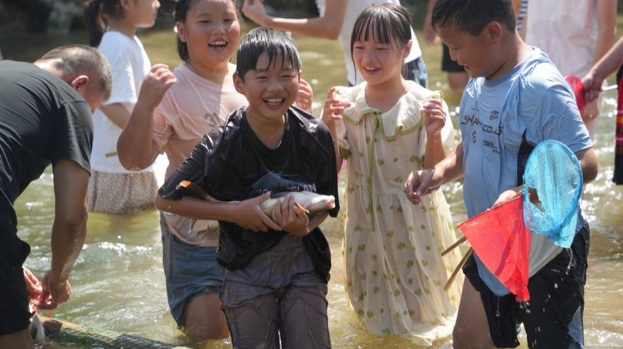 绥宁大园古苗寨周末狂欢，民俗盛宴嗨翻天