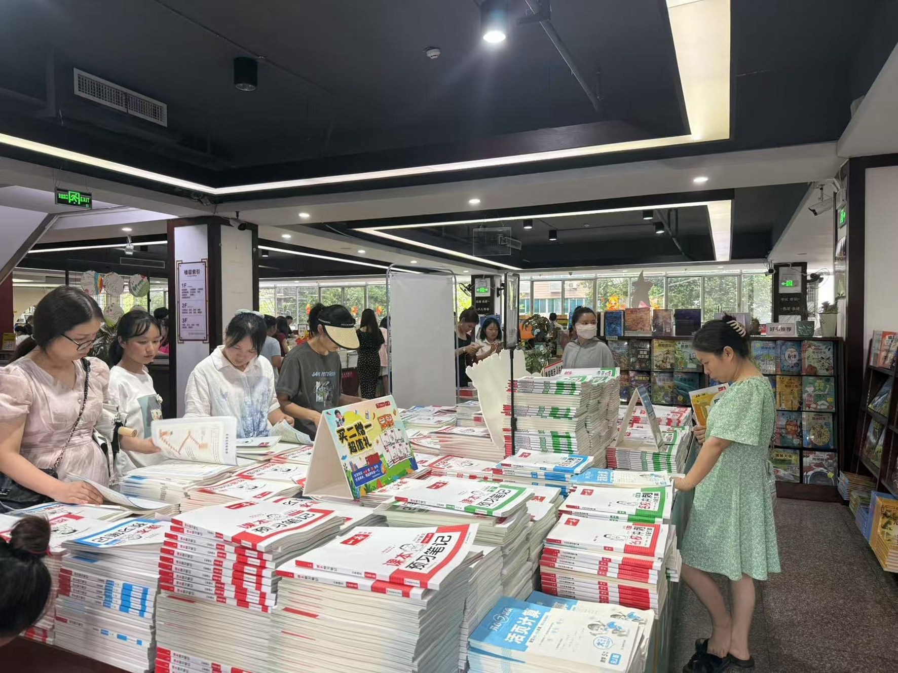 新學(xué)期臨近，“開學(xué)裝備”迎銷售高峰