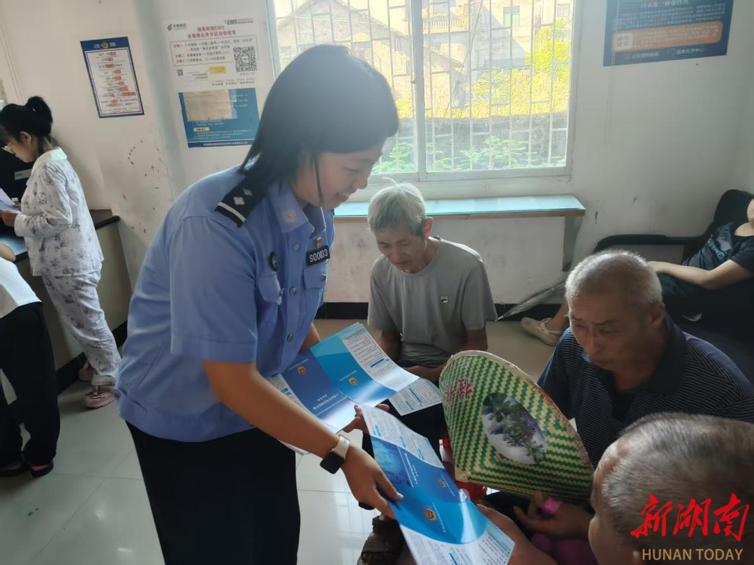 辦事窗口變身反詐宣傳新陣地,永順公安見縫插針宣傳反詐