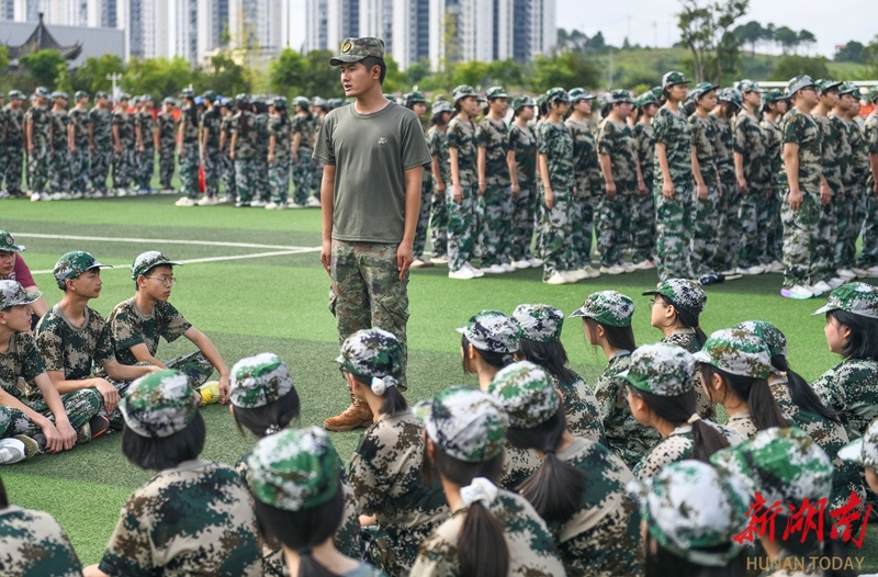新生軍訓 磨煉意志