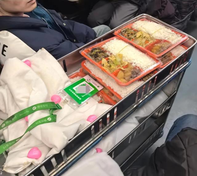 觀點丨“良心盒飯”是遞給旅客的溫情名片