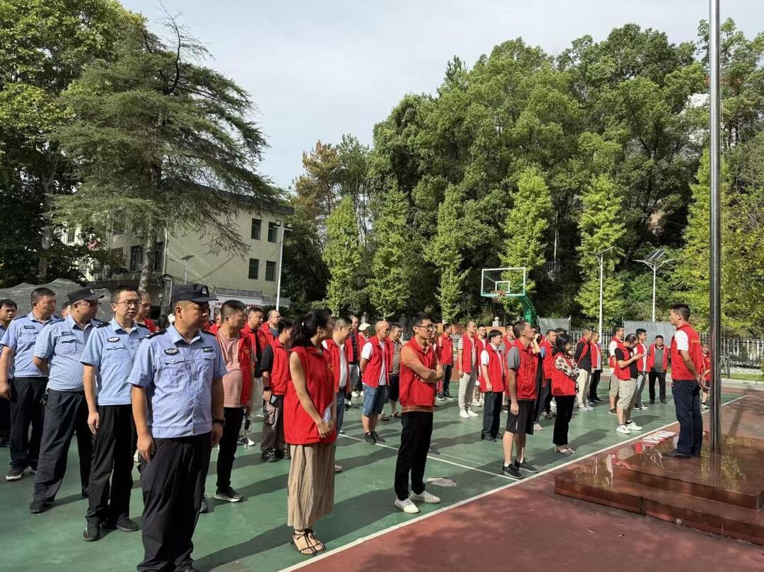 邵東市界嶺鎮(zhèn)深化國(guó)道交通安全整治 筑牢群眾出行安全防線