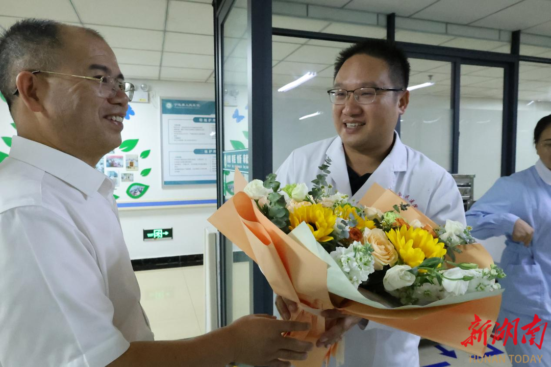 寧遠縣人民醫(yī)院舉辦系列活動慶祝第八個“中國醫(yī)師節(jié)”