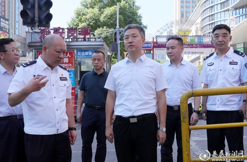 曾超群在娄底中心城区调研道路交通安全工作