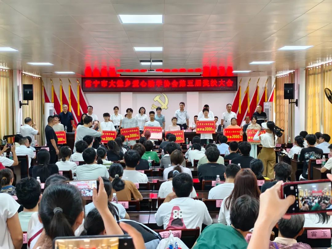 常寧市人大常委會(huì)督導(dǎo)教育助學(xué)工作并調(diào)研鄉(xiāng)村振興工作