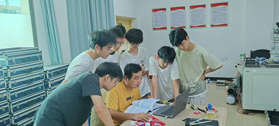 湖南現(xiàn)代物流職院在全國大學(xué)生電子設(shè)計競賽（湖南賽區(qū)）中斬獲佳績