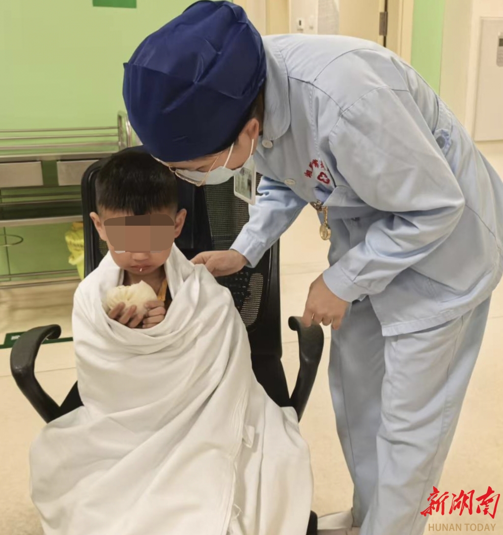 從指尖到心尖的故事|雨幕下的生命守護(hù)：湘雅常德醫(yī)院急診科急救背后的暖流