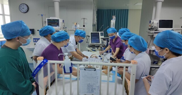男童12楼高处坠落，多学科施救14天脱险