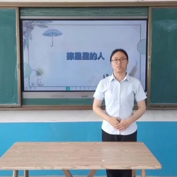 曾金一：春風(fēng)化雨育桃李 匠心耕耘譜華章