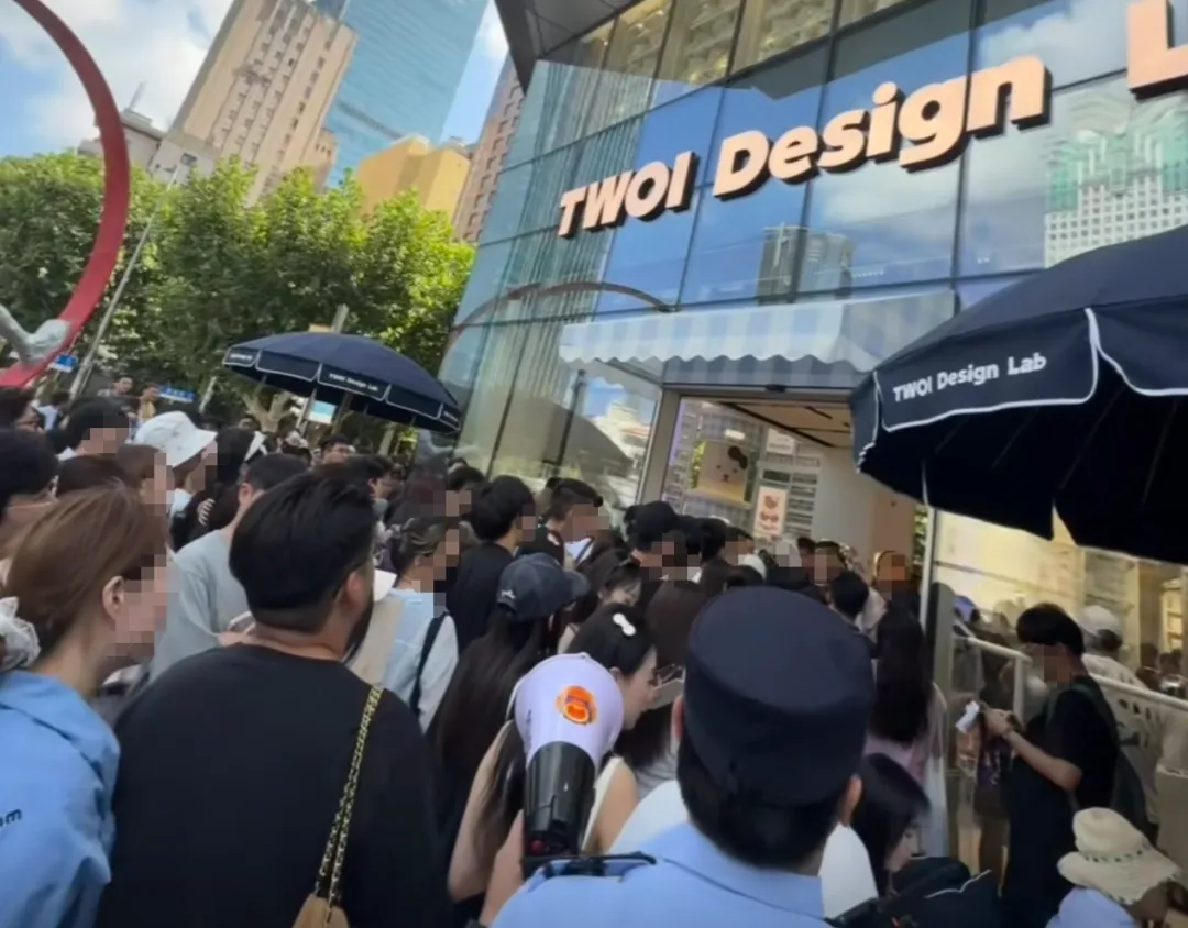 開業(yè)第一天就閉店，排隊超8小時，有人暈倒送醫(yī)！緊急道歉