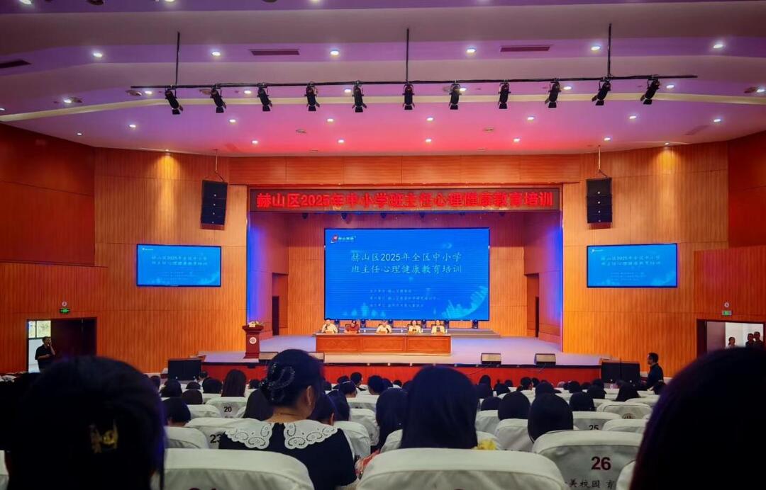 湖南城市學(xué)院附屬梓山湖學(xué)校：提前做“功課”，全體教師蓄力新教材培訓(xùn)