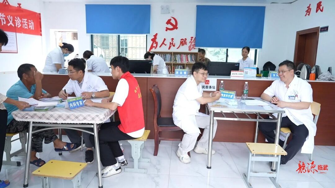 中国医师节｜临武县人民医院开展义诊活动