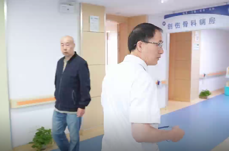 從指尖到心尖的故事｜仁心治骨病，妙手護安康：株洲市人民醫(yī)院王弘的醫(yī)者擔(dān)當(dāng)