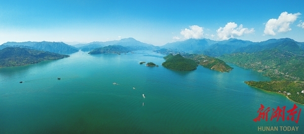 大湖新记·整版关注丨从“卖风景”到“卖算力”，东江湖“靠水吃水”的赛博进化论