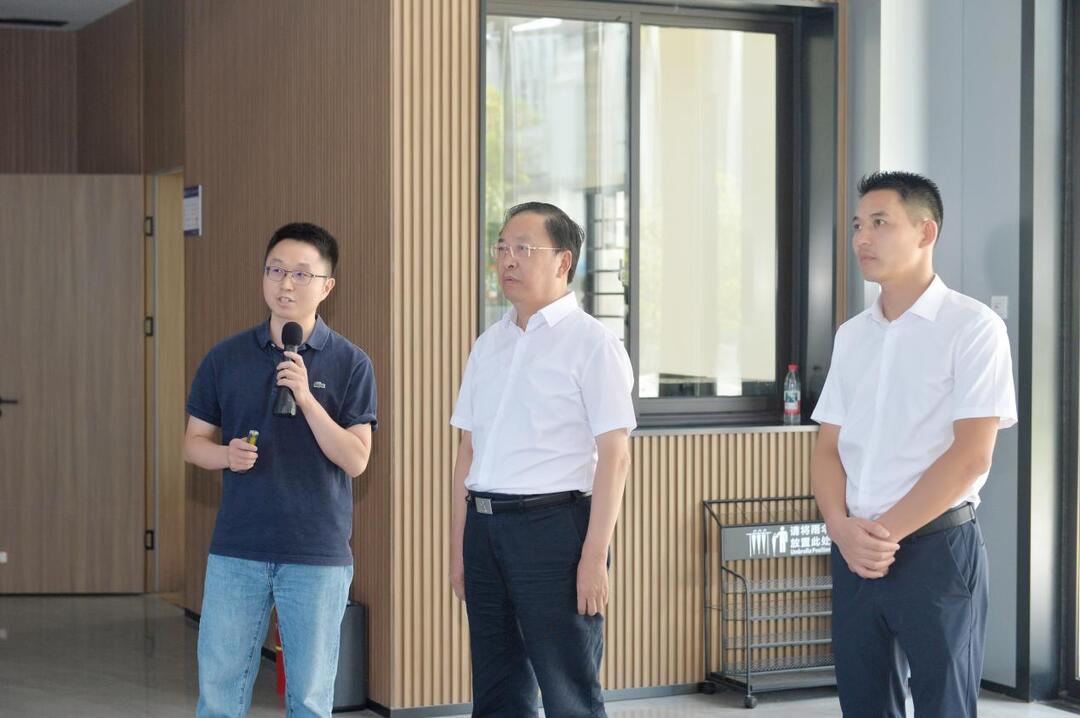 譚勇在梅溪湖、洋湖街道督導(dǎo)經(jīng)濟(jì)運(yùn)行、基層社會(huì)治理等工作