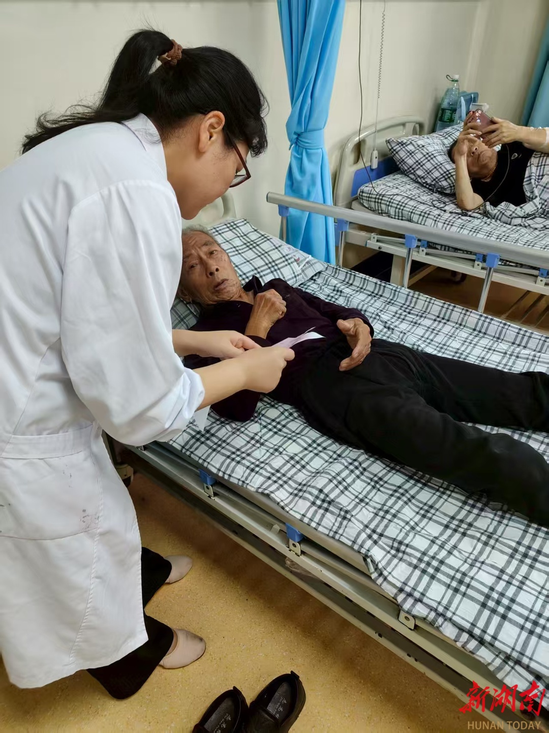從指尖到心尖的故事｜一個(gè)擁抱背后的敘事護(hù)理溫情
