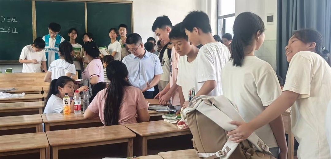 衡南一中云集校区开展暑假作业集中检查活动